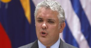 Colombia: helicóptero presidencial de Iván Duque es atacado a tiros