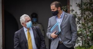 Gobierno defiende a Paris por interpelación: 