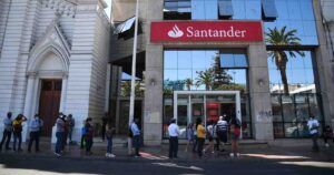 AES Chile certifica el origen renovable del consumo energético de Banco Santander