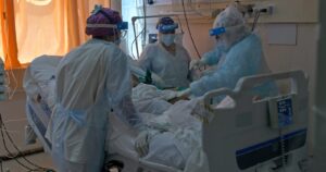 ICOVID: sistema hospitalario sigue en estado crítico pese a descenso de casos