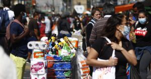 Irací Hassler confirma que entregará permisos para comercio ambulante en Santiago