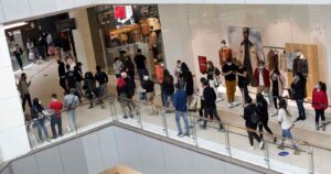 Minsal cambia aforos para el comercio e incluye a trabajadores dentro del máximo permitido
