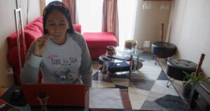 Programas de educación para adultos experimentan auge en medio de la pandemia
