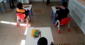 Kínder obligatorio en la Constitución, pero no en la realidad