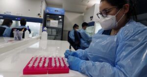 COVID-19: más de 4 mil casos nuevos y leve aumento de la positividad nacional