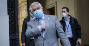 Chile Vamos se cuadra en defensa de Enrique Paris tras interpelación de oposición