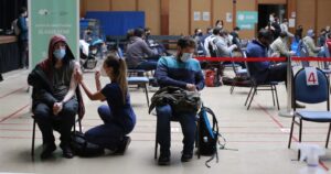 Más de 400 mil chilenos no se han vacunado: menores de 39 años lideran rezagados