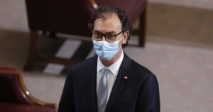 Ministro Figueroa adelantó que cambios al Paso a Paso considerarán a la educación