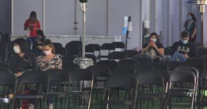 Minsal descarta liberar el calendario de vacunación contra el COVID-19