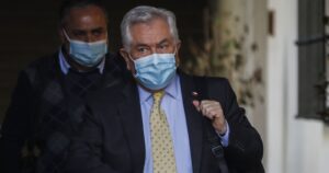 Ministro Paris corrige críticas a personal de la salud: 