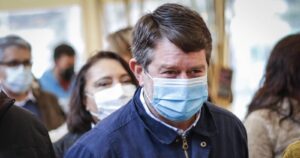 Claudio Orrego por debates con Karina Oliva: 