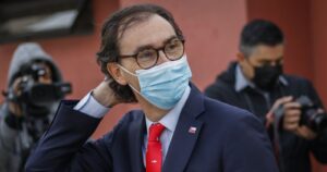 Ministro Figueroa valoró propuesta del Colegio Médico: 