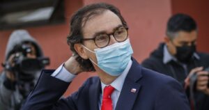 Fenats y Colegio de Profesores piden renuncia del ministro de Educación