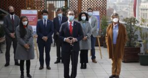 Mineduc presenta proyecto para recuperar a los estudiantes que dejaron el sistema