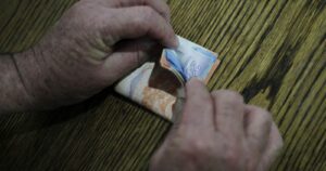 Comisión del Senado rechaza idea de legislar proyecto sobre salario mínimo