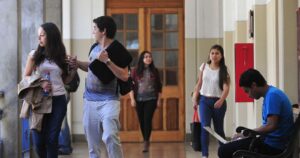 Abren postulaciones a las Becas de Movilidad Internacional Santander para estudiantes y docentes de educación superior