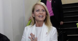 VIDEO - Cecilia Bolocco cae en el clásico trolleo de los saludos en vivo