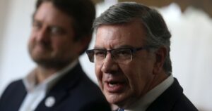 Lavín y Briones anunciaron que votarán por Claudio Orrego en segunda vuelta de gobernadores