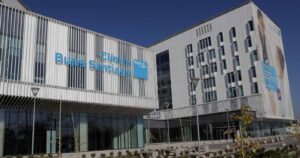 Clínica Bupa Santiago reabre su servicio de Urgencia tras colapso por casos Covid