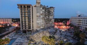 Edificio de 12 pisos se derrumba en Miami