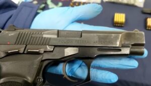 Incautan pistola de la Policía Federal de Argentina en operativo en Chile
