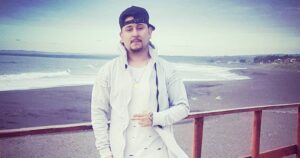 Vocalista de Croni-K es acusado de millonaria deuda por no pagar arriendo