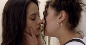 VIDEO - El esperado beso que se vivió en Edificio Corona