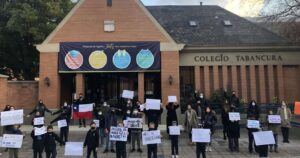 Estudiantes y apoderados protestaron para pedir el retorno a las clases presenciales