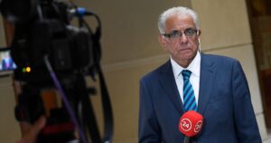 El homenaje que periodista de TVN le hizo a Fidel Oyarzo previo a la Cuenta Pública