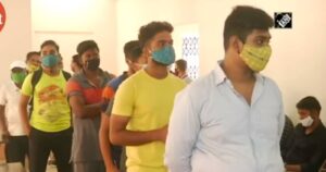 India notifica cerca de 60 mil casos de coronavirus, la cifra más baja desde marzo