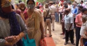 India notifica cerca de 70.000 casos de coronavirus, cifra más baja desde abril