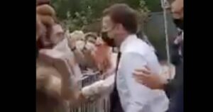 VIDEO - Hombre golpea al presidente Macron durante acto público en Francia