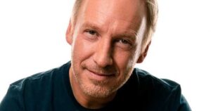 Canal 13 anuncia capítulo especial de De Tú a Tú con Antonio Banderas y Mario Casas