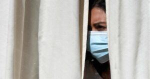 Israel reinstaura el uso de mascarillas en lugares cerrados ante repunte de casos COVID-19