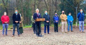 Catastro de tierras, refuerzo a policías y mayor ayuda a víctimas: los anuncios de Piñera en viaje a La Araucanía