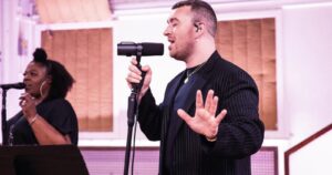 Netflix estrena el íntimo concierto de Sam Smith en Abbey Road Studios