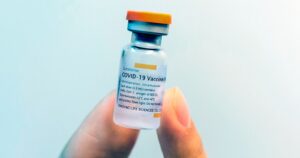 China autoriza uso de emergencia de vacuna Sinovac en niños de 3 a 17 años