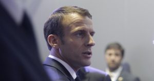 Macron avanza en obligatoriedad de vacuna