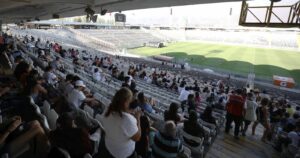 Hinchas podrán volver a los estadios tras más de un año de ausencia