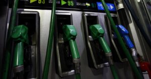 Comisión de Hacienda aprueba legislar rebaja a impuesto específico a combustibles