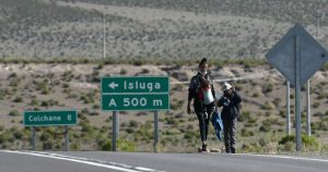 INE: población extranjera en Chile aumenta en 0,8% en comparación con 2019
