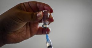 Uruguay ofrecerá tercera dosis de Pfizer a vacunados con Sinovac