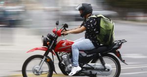 Falta de acceso a seguridad social preocupa a los repartidores de delivery