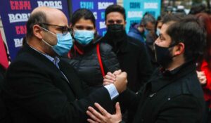 El polémico argumento de Fernando Atria: justifica violencia como impulsora de 