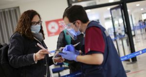 Cambios en cierre de fronteras: residentes con pase de movilidad podrán salir del país