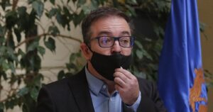 Diputado DC pide suspender convenio de vacunación con Clínica Las Condes