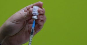Minsal responde a los municipios por falta de dosis Pfizer para adolescentes