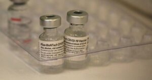 Agencia Europea afirmó que dos dosis de vacuna protegen contra la variante delta