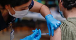 Más de la mitad de la población de Uruguay cuenta con las dos dosis de la vacuna