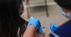 OMS rechazó la tercera dosis hasta que las vacunas lleguen a todo el mundo